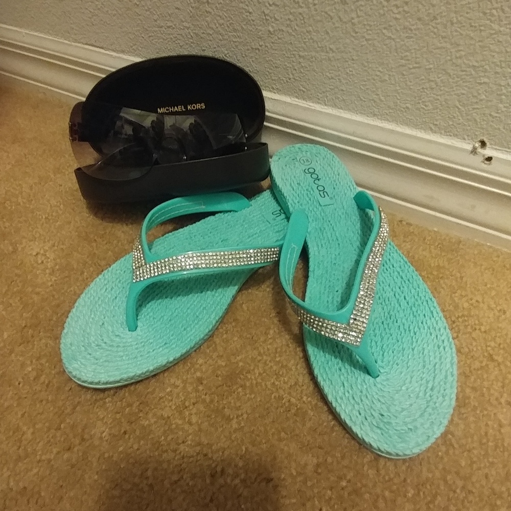 Sandal - Picture 2 of 3
